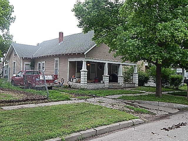 2nd image of 612 Manning St