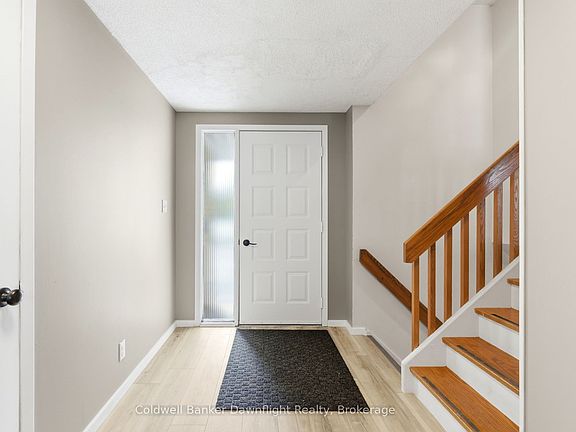 5th image of 516 Maitland Cres