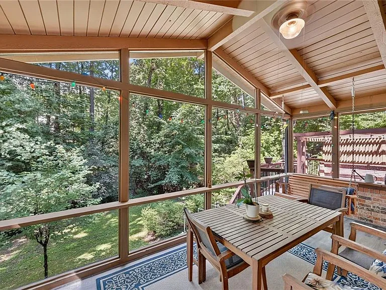 4100 Shawnee Ln NE — Photo 21