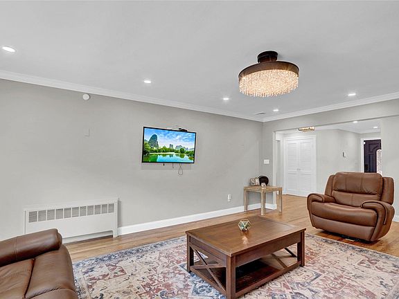 4th image of 9 Whittier Drive