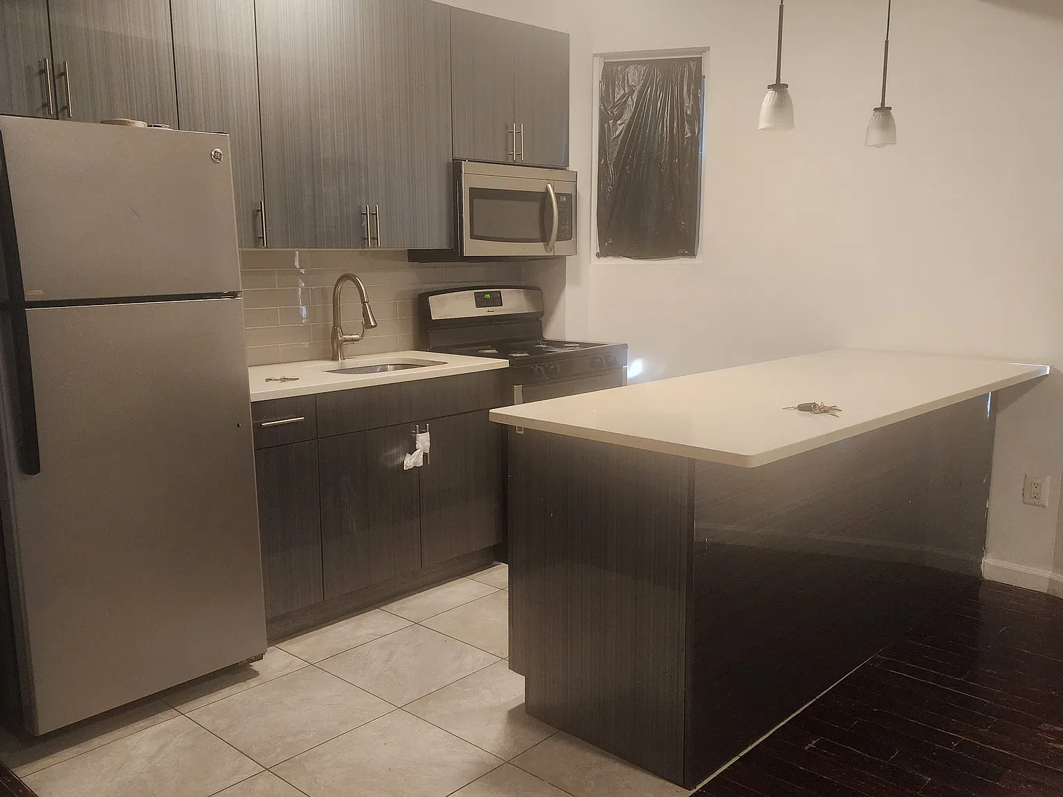 2 bed, 850 sqft, $2,500 — Photo 1