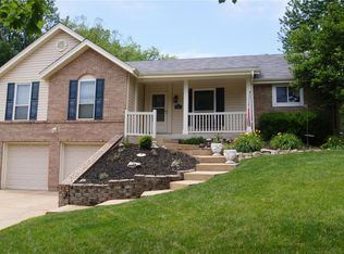 1461 Kentbrooke Dr, Ballwin, MO 63021