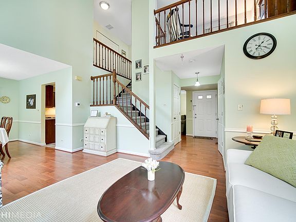 3rd image of 30W026 Laurel Ct #30W026