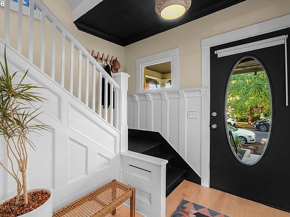 3rd image of 5517 N Wilbur Ave
