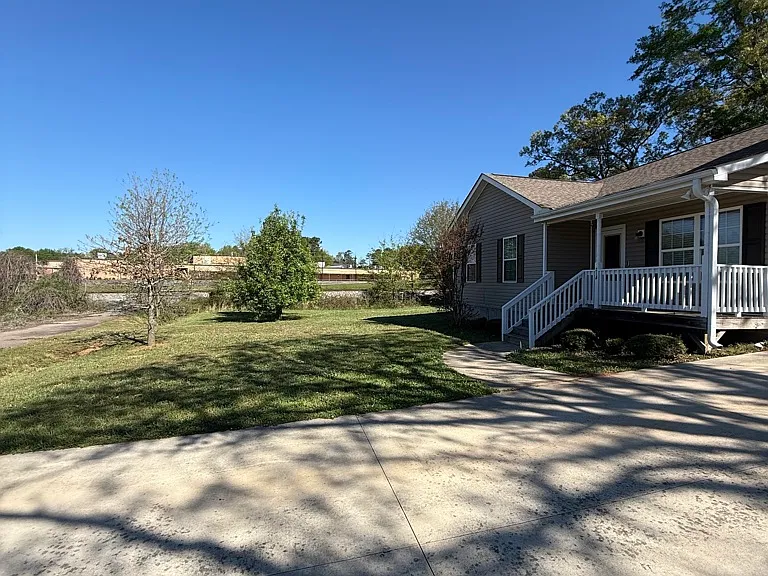6214 Helen St — Photo 2