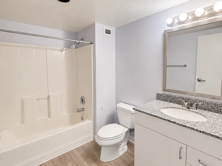 425 W Beech St #208 — Photo 13