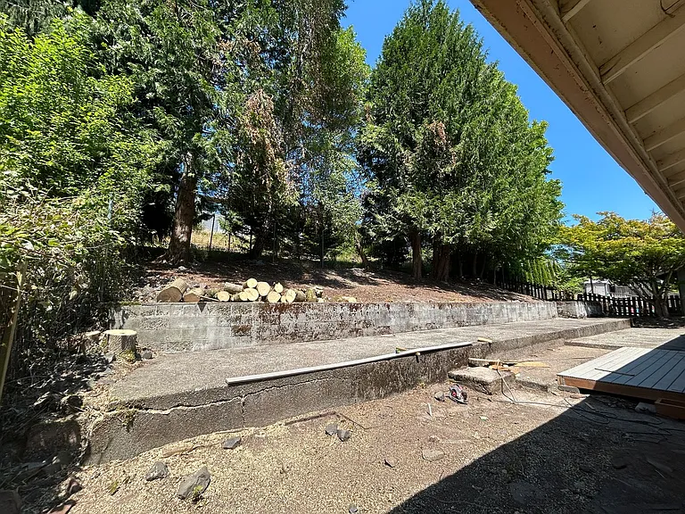 2407 Burcham St — Photo 16