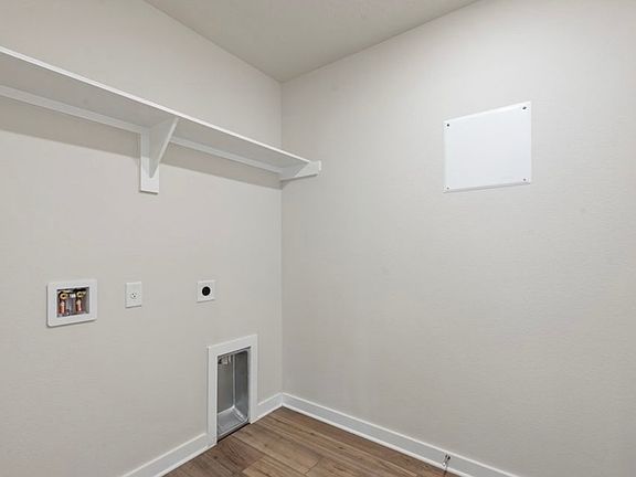 4th image of 2414 Rooke Rd