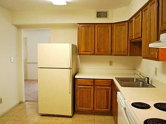 5th image of 60 Charles Parish Dr