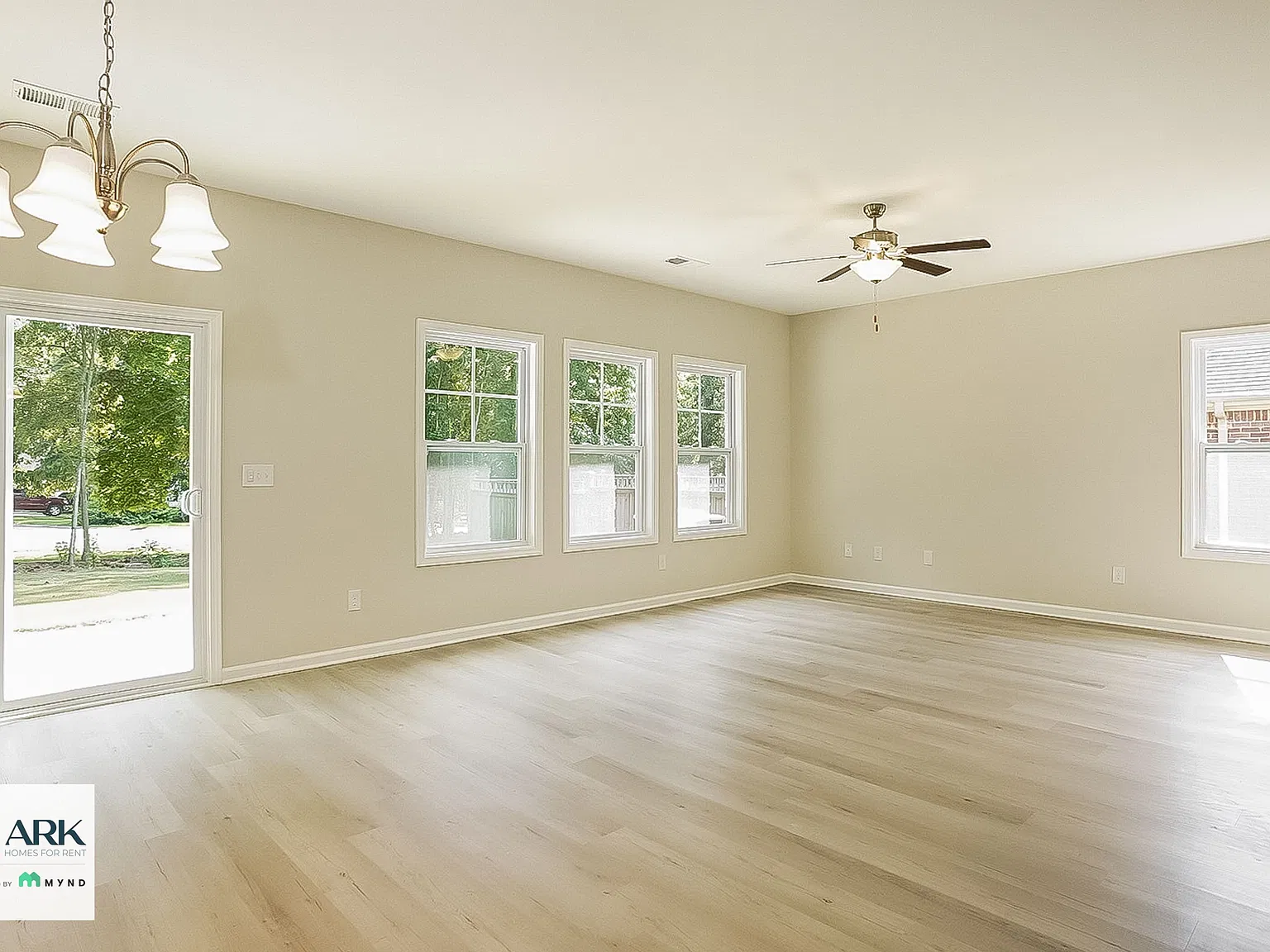 4 bed, 2.0 bath, 1956 sqft, $2,145 — Photo 2