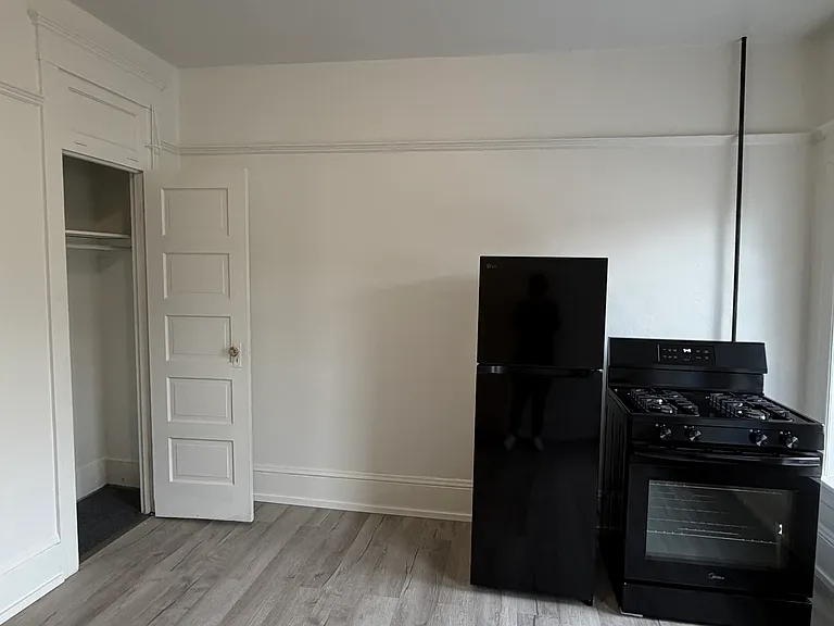 33-1717 W Burnside St #26 — Photo 2