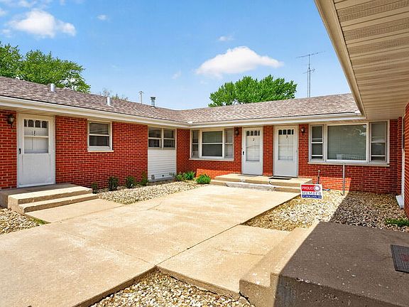 3rd image of 5870 Garrett Ln #1