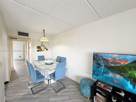 3rd image of 500 Village Green Cir W APT 203