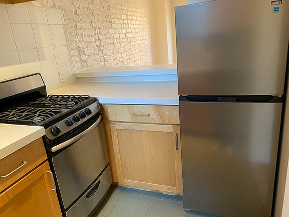 5th image of 214 E 11th St APT 5A