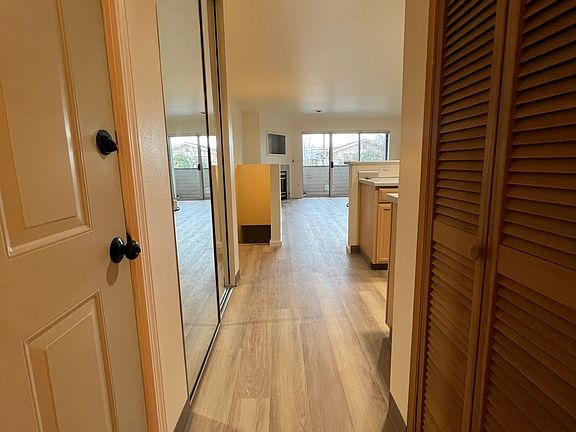 4th image of 2505 Dexter Ave N APT 3