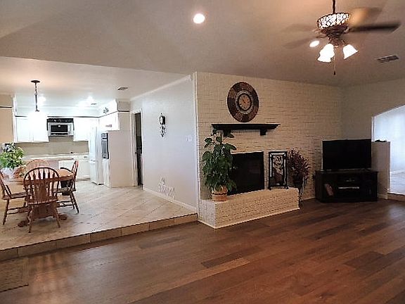 3rd image of 11 Cody Ct