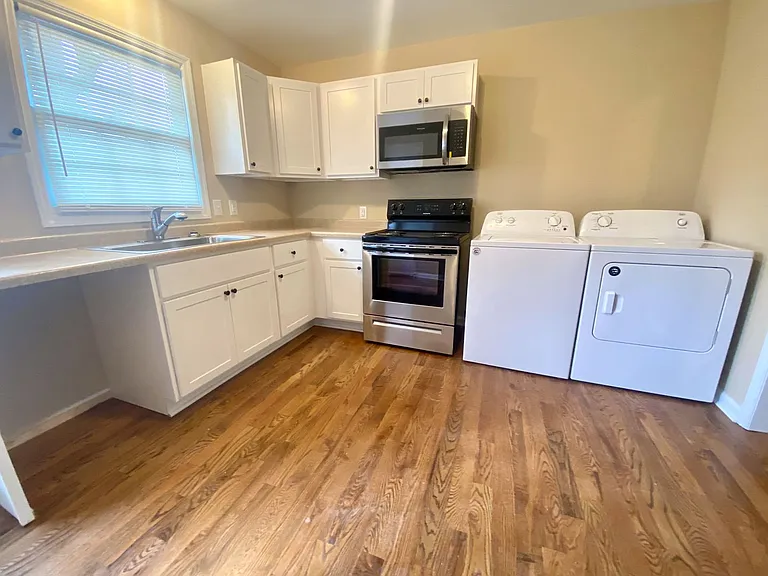 242 Cochran Rd — Photo 13