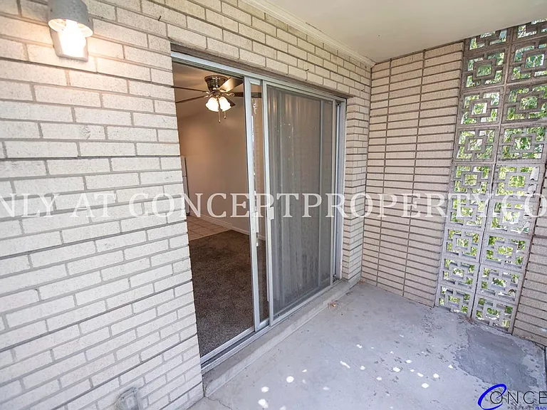 425 E 3rd Ave — Photo 17