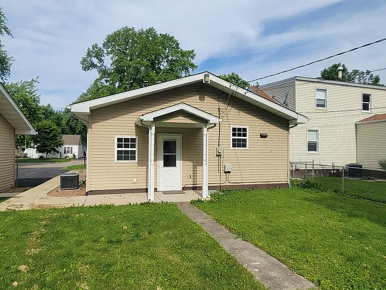 932 N Ohio St — Photo 3