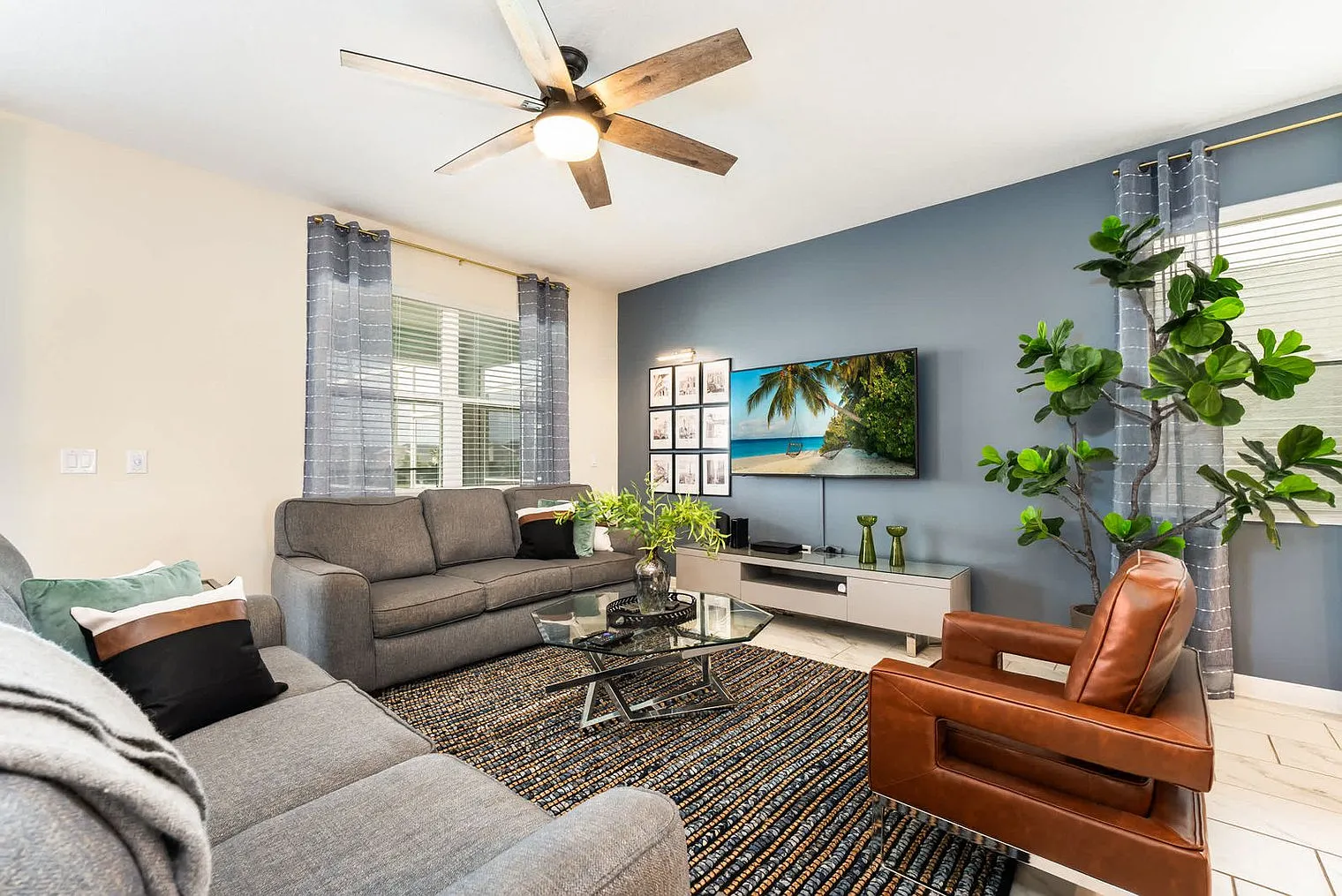 9 bed, 5.0 bath, 3918 sqft, $6,635 — Photo 3