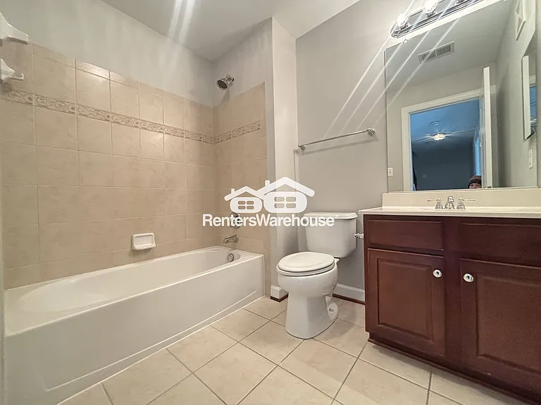 3511 Carriage Walk Ln — Photo 20