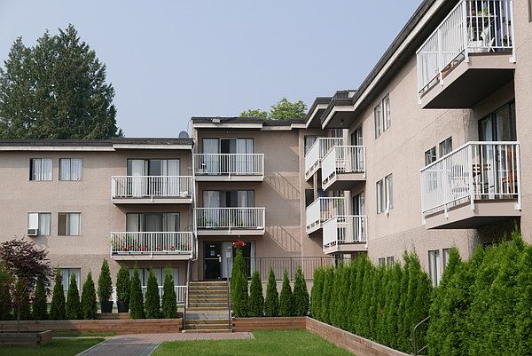 1st image of 555 Shaw Ave #535