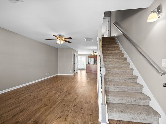 4th image of 273 Alexander Blvd