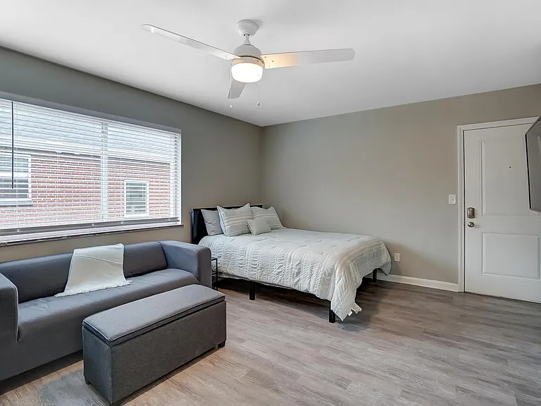 330 Helen St #4 — Photo 8