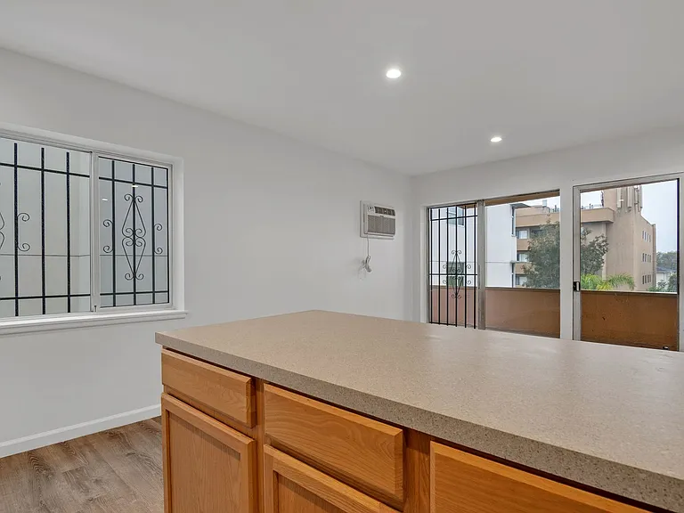 542 Glenrock Ave — Photo 19