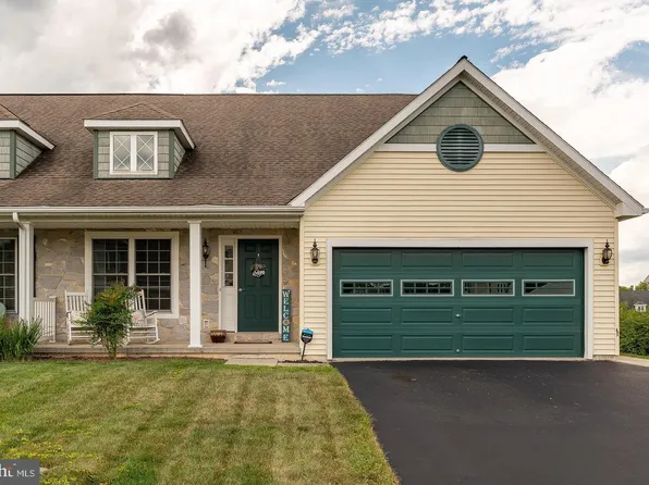 5123 Field View Dr, Mount Joy, PA 17552