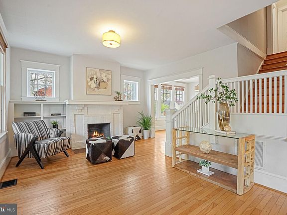 4th image of 313 N Kenmore St