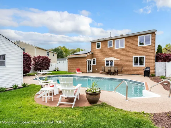 1 Hearth Court, Howell, NJ 07731