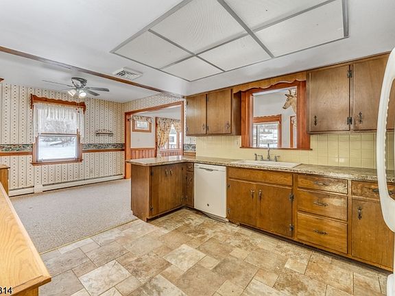 3rd image of 252 Mountain View Road