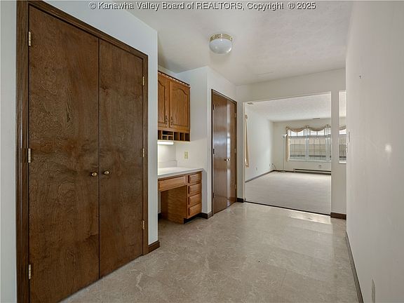 5th image of 5010 Elaine Dr