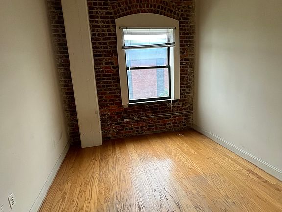 5th image of 1414 W Marshall St #25