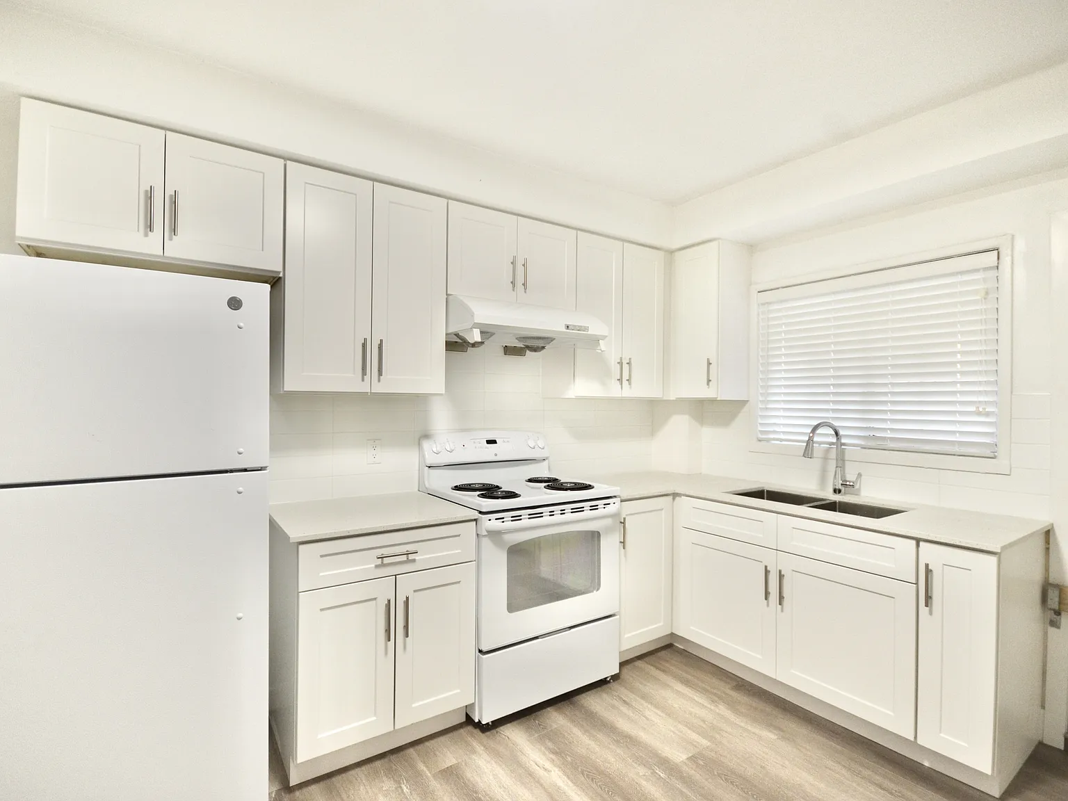 2 bed, 800 sqft, $2,300 — Photo 1