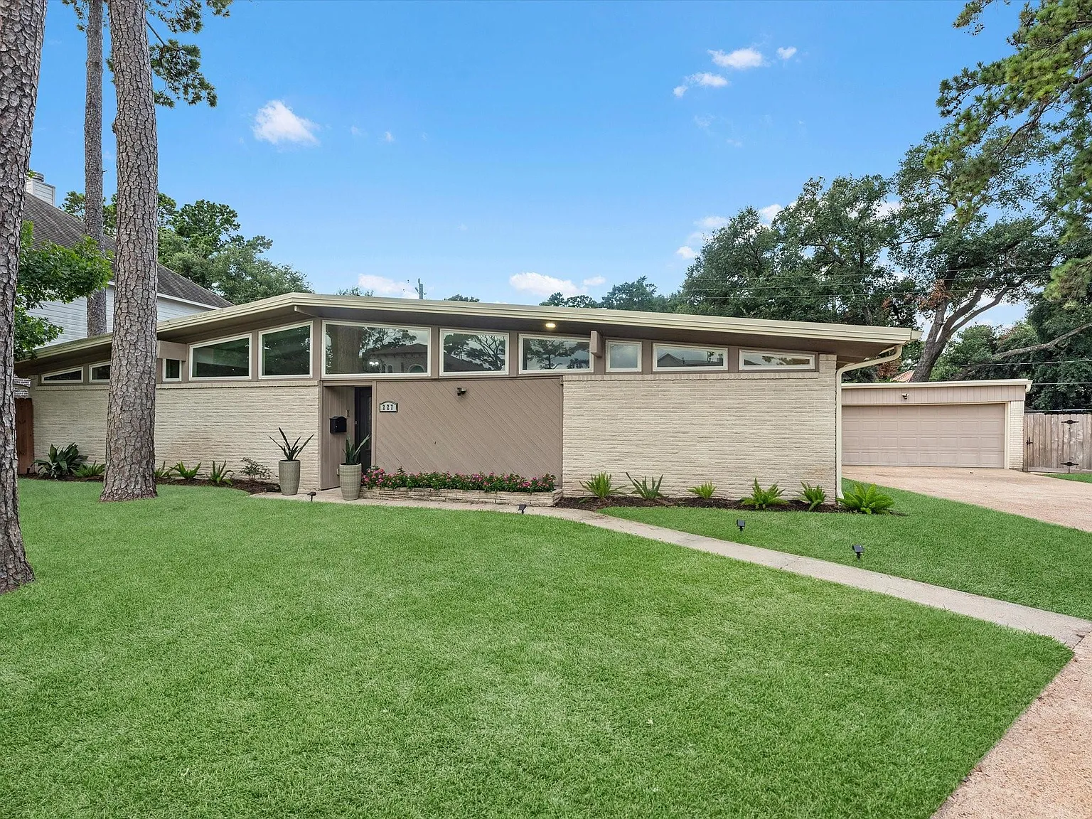 4 bed, 3.5 bath, 3224 sqft, $5,000 — Photo 3