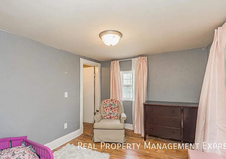 807 W 13th St — Photo 22