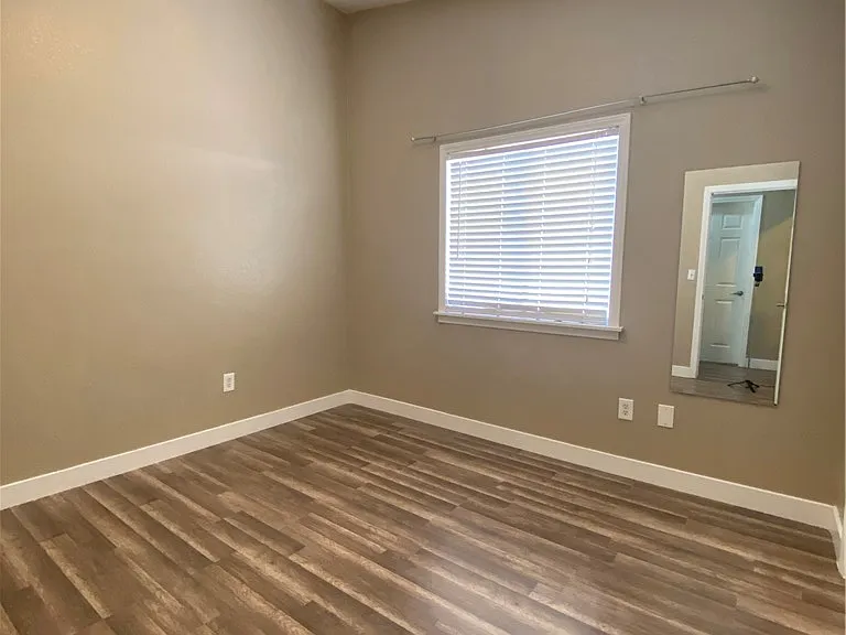 2118 Quinton Ave — Photo 16