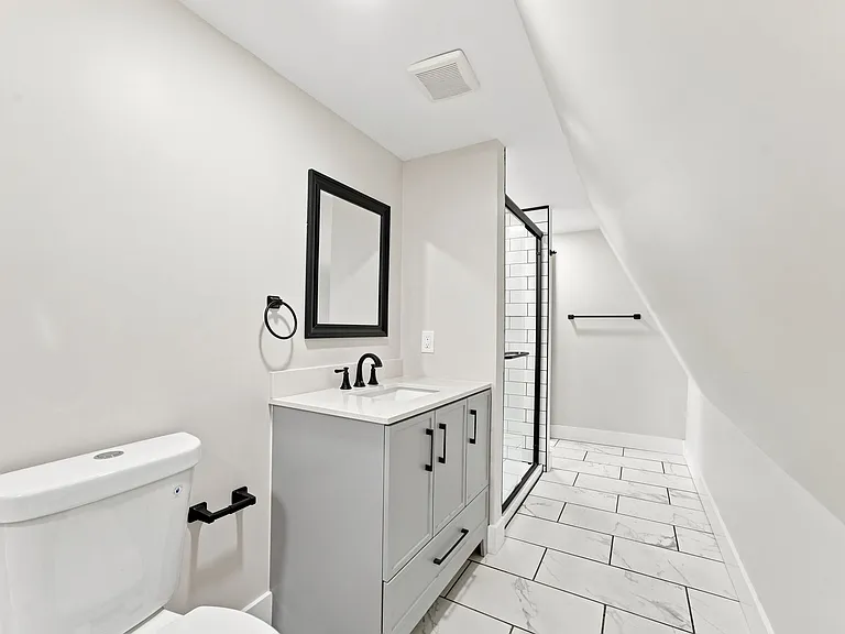 325 N Aiken Ave — Photo 22