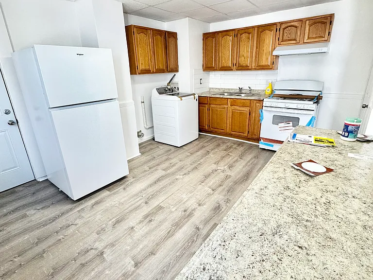 126 Poplar St — Photo 3