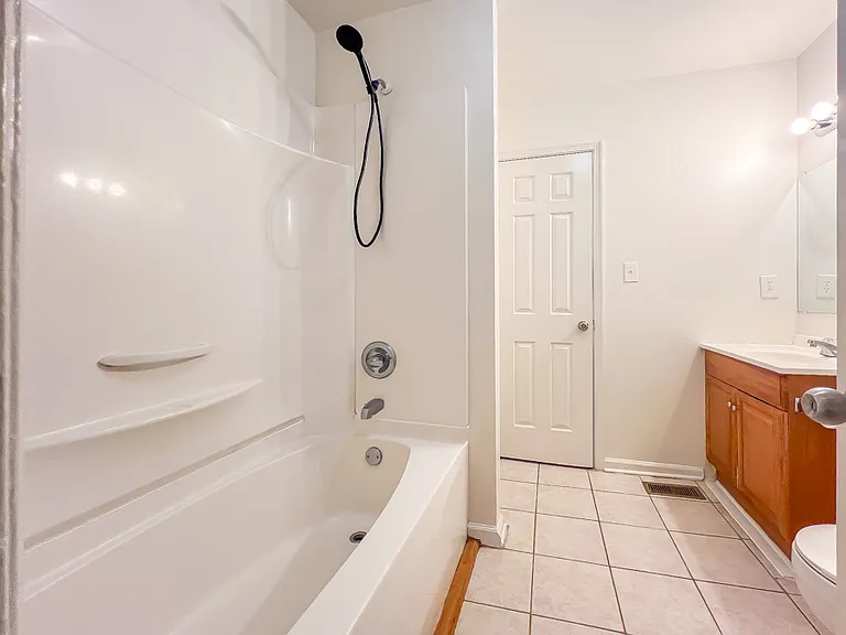 18 Fox Hill Dr — Photo 4
