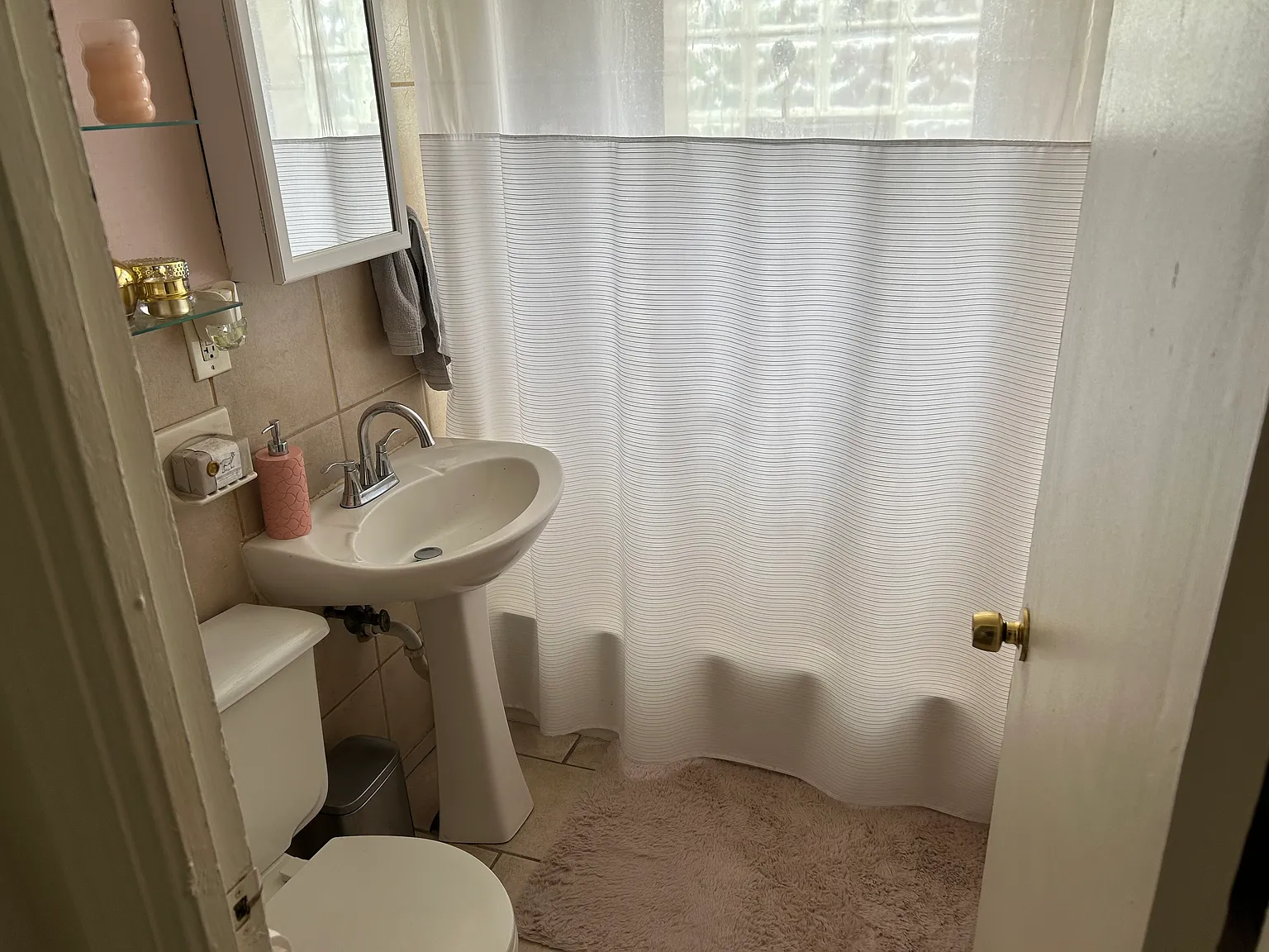 2 bed, 900 sqft, $1,200 — Photo 3