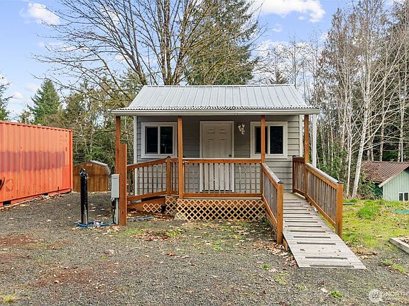 2nd image of 21 W Prairie Loop