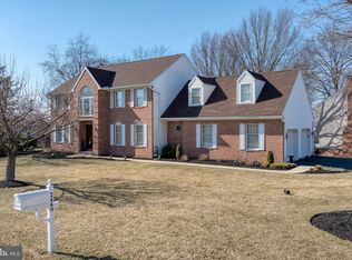 2469 Fairway Dr, York, PA 17408