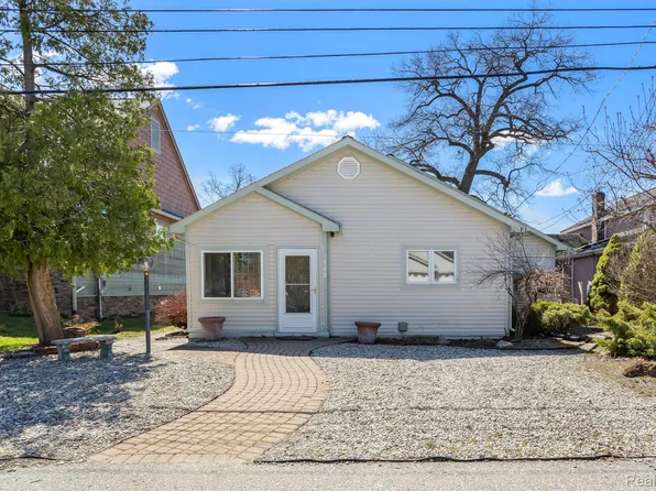 7989 Locklin, West Bloomfield, MI 48324