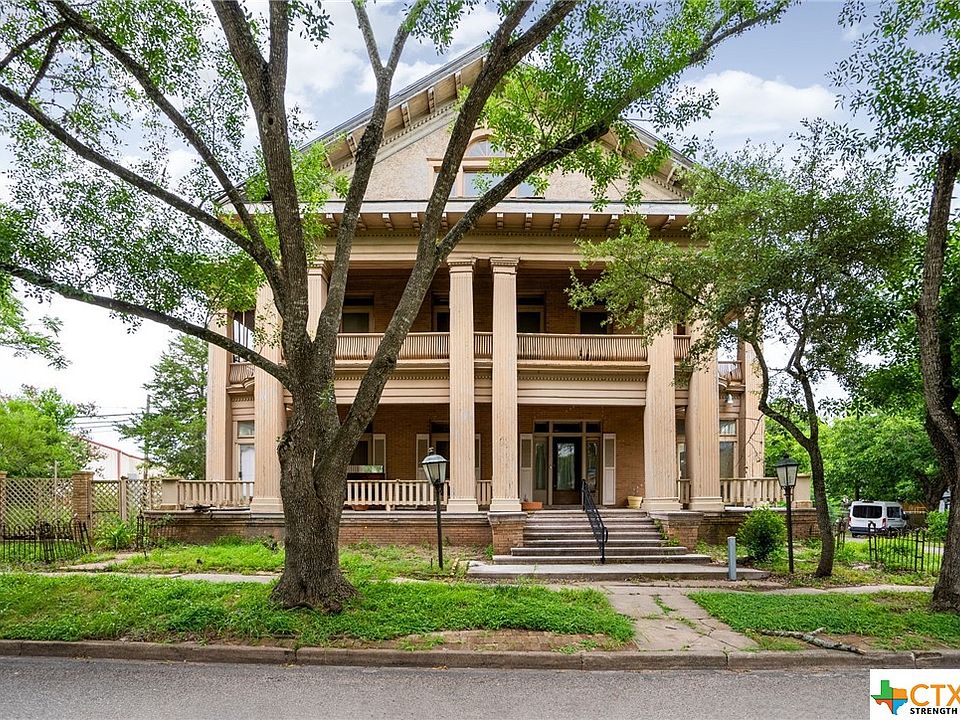 202 E Gonzales St, Yoakum, TX 77995 Zillow