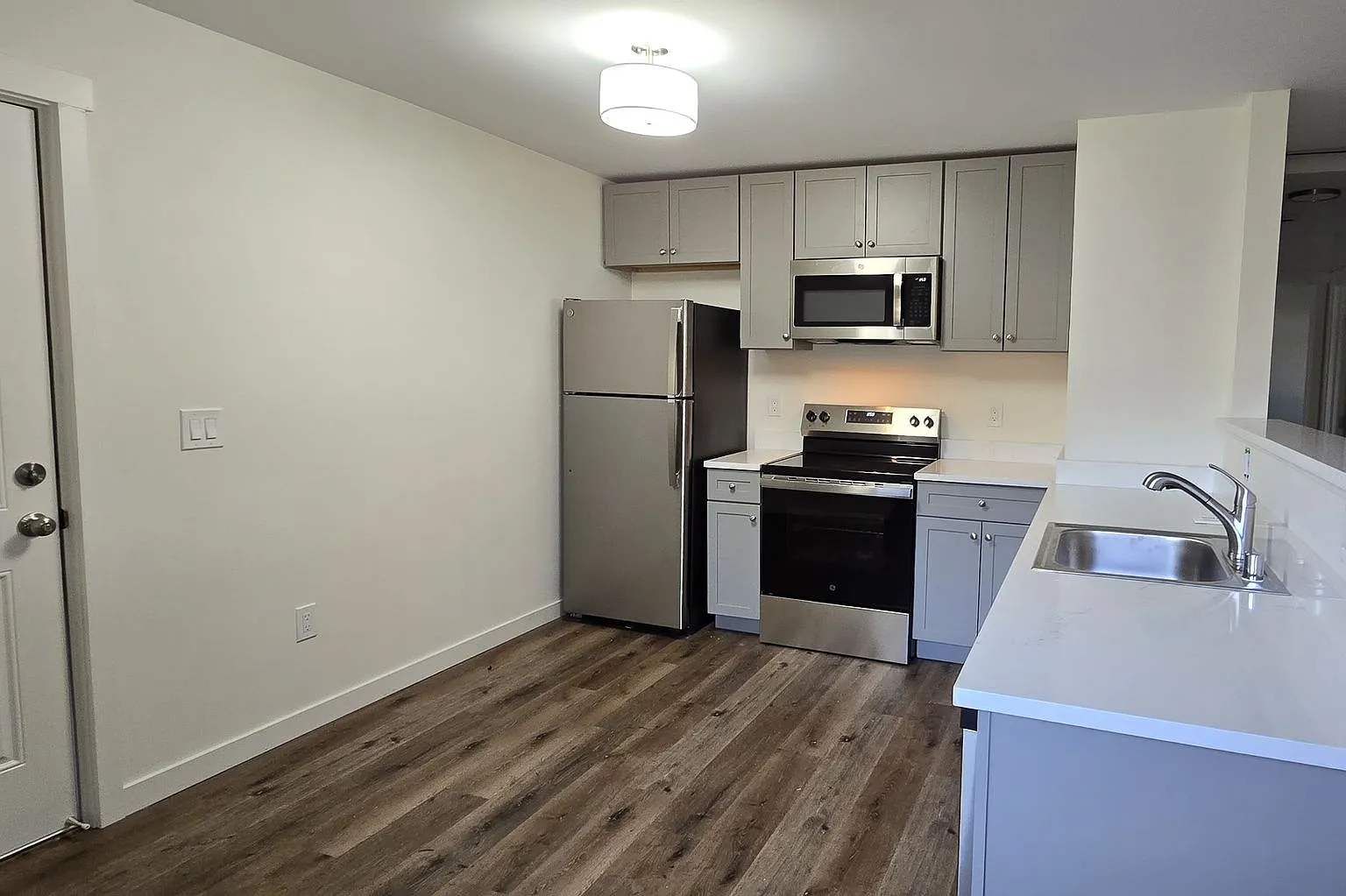 3 Bedroom 1 Bath in Lakewood — Photo 3
