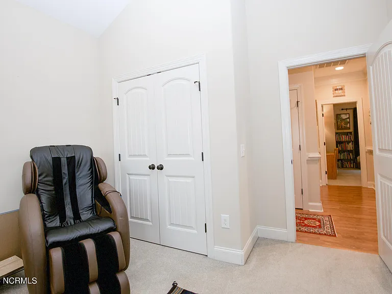 237 Rothbury Dr — Photo 38