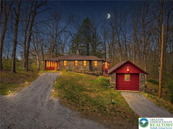 248-250 Fenical Ln, East Stroudsburg, PA 18302